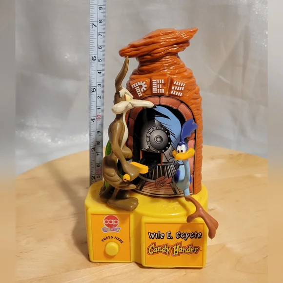 Pez 1998 Looney Tunes Wile E. Coyote and Road Runner Candy Hander - Picture 11 of 12